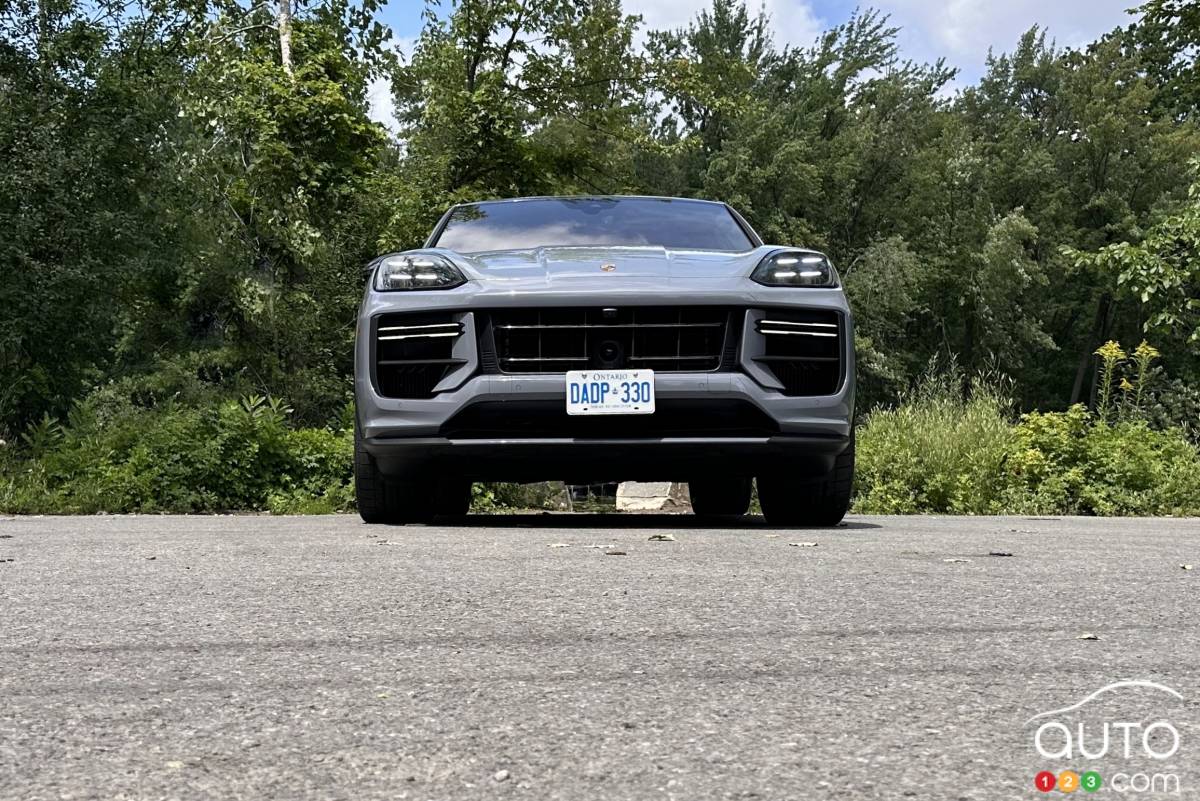 2024 Porsche Cayenne GT Turbo, front