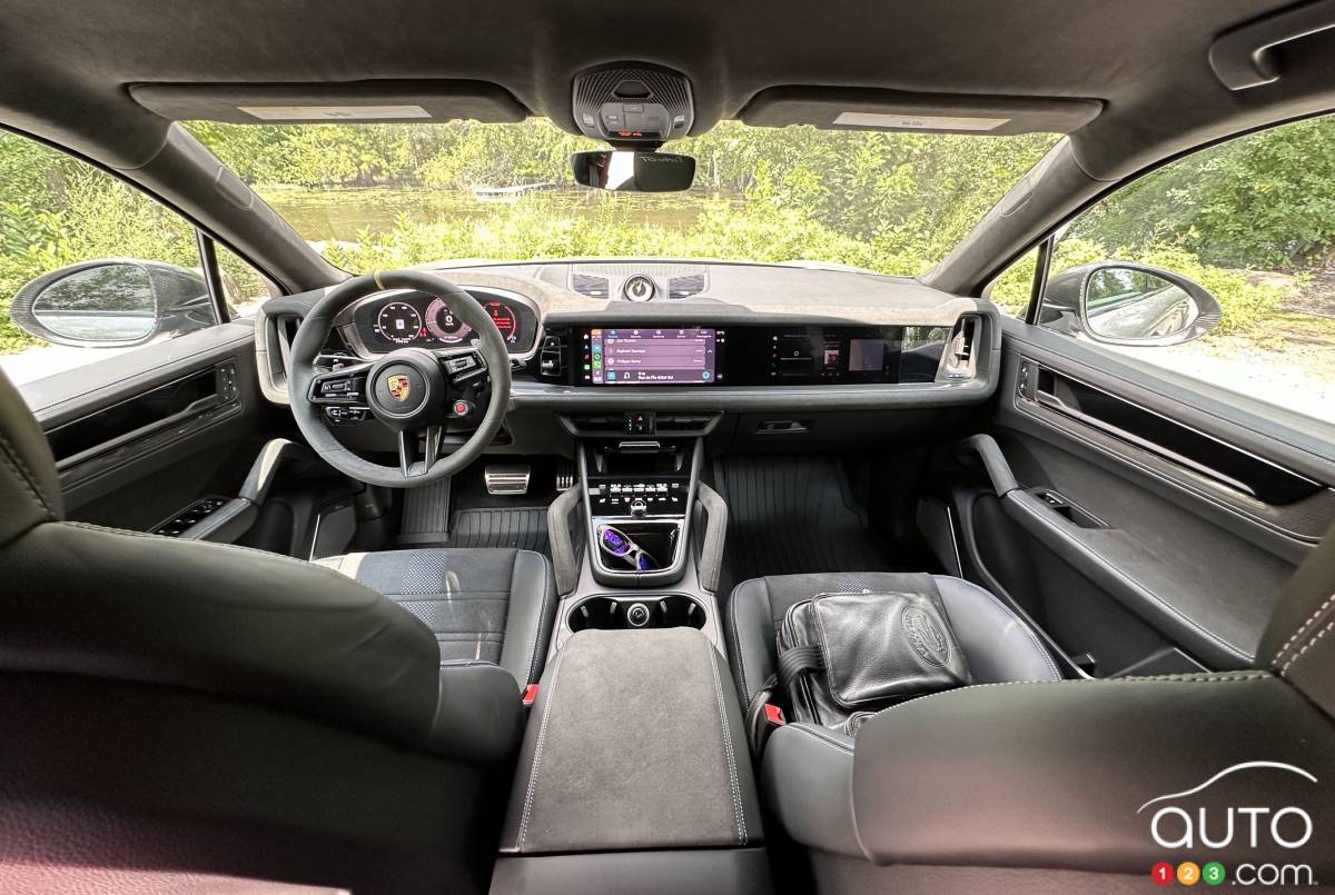 2024 Porsche Cayenne GT Turbo, interior