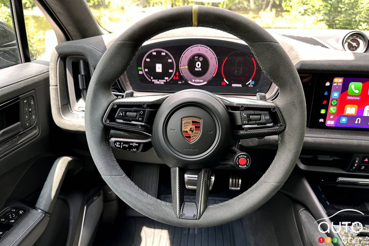 Porsche Cayenne GT Turbo 2024, volant