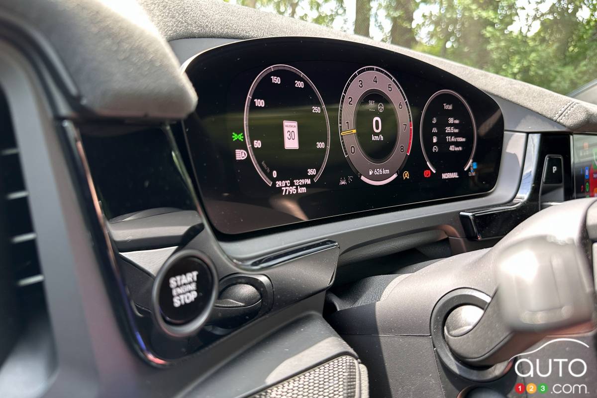 2024 Porsche Cayenne GT Turbo, data cluster