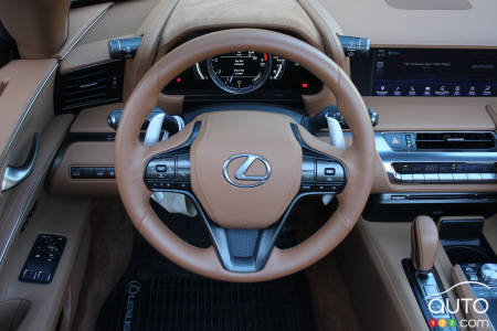 Lexus LC 500 décapotable 2021,  volant