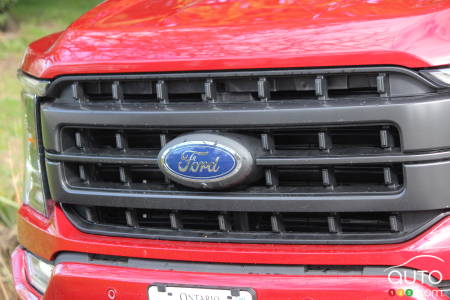2021 Ford F-150 PowerBoost, front grille