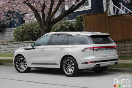 2021 Lincoln Aviator Grand Touring PHEV, three-quarters rear