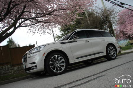 2021 Lincoln Aviator Grand Touring PHEV, side view