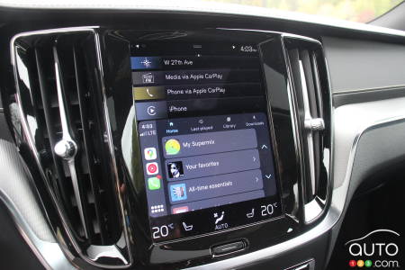 2021 Volvo S60 T5, screen