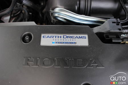 Engine of the Honda Accord hybrid