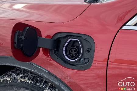 2022 Ford Escape PHEV, charging port
