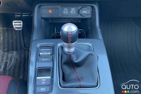 Honda Civic Si 2022, levier de la transmission manuelle