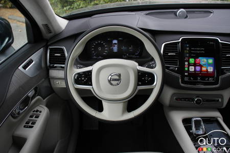 2021 Volvo XC90 Recharge, steering wheel, dash