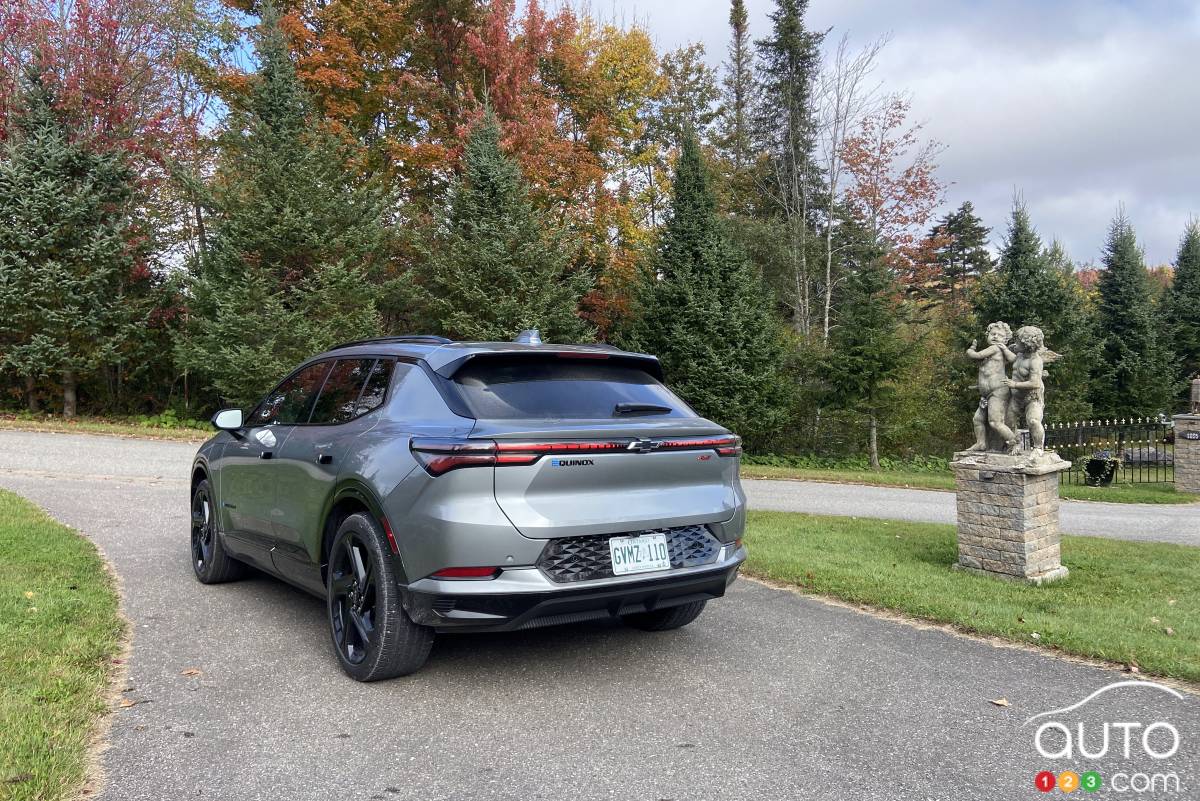 Le Chevrolet Equinox EV 2024, trois quarts arrière