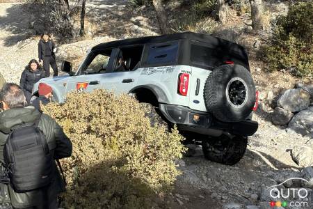 A Ford Bronco making a tight manoeuvre