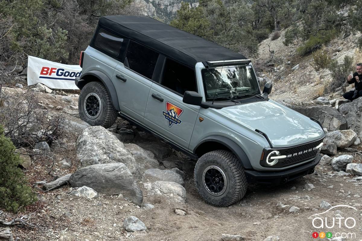 Le Ford Bronco, parmi les roches