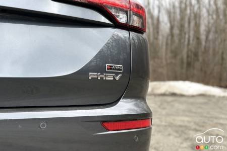 Mitsubishi Outlander PHEV 2025 - Logo PHEV