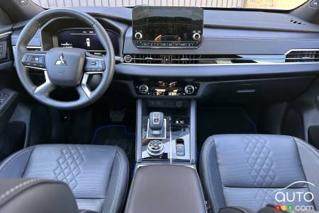 Mitsubishi Outlander PHEV 2025 - Vue intérieure