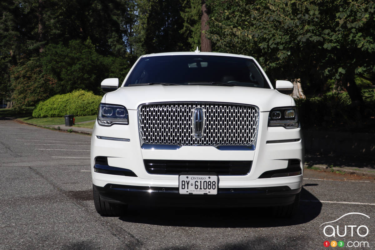 Lincoln Navigator 2024, avant