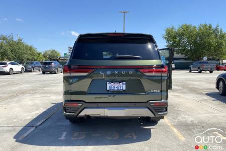 Le Lexus LX 600 2022, arrière