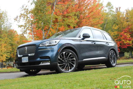 2020 Lincoln Aviator, three-quarters front