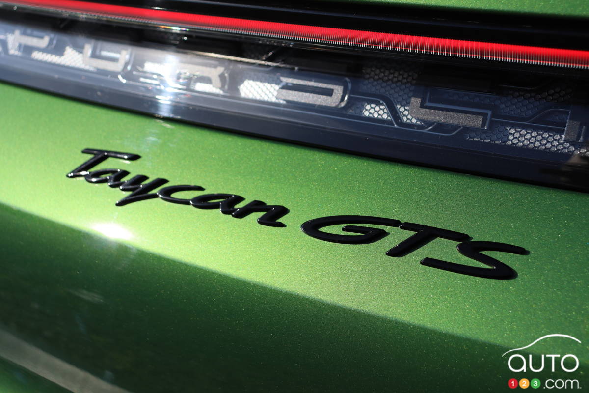Porsche Taycan GTS Sport Turismo 2022, écusson