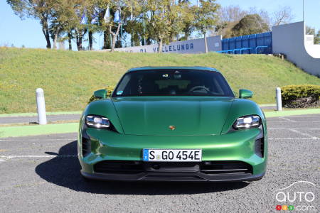 2022 Porsche Taycan GTS Sport Turismo, front