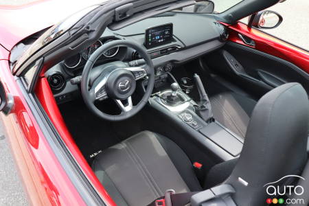 2022 Mazda MX-5, interior