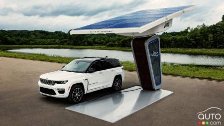 2022 Jeep Grand Cherokee 4xe, charging