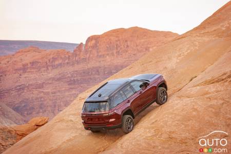 2022 Jeep Grand Cherokee, from above