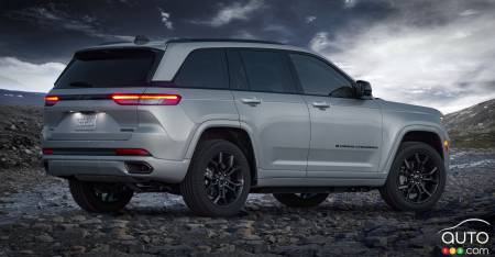 Le Jeep Grand Cherokee Édition 30e Anniversaire 2023, trois quarts arrière