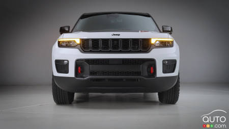 2026 Jeep Grand Cherokee 4xe Trailhawk, front