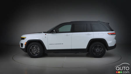 2026 Jeep Grand Cherokee 4xe Trailhawk, in profile
