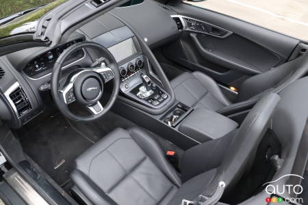 2022 Jaguar F-Type - Cabin