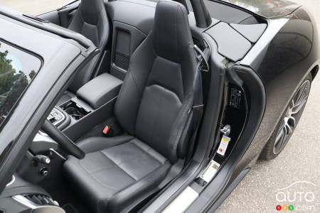 2022 Jaguar F-Type - Seat