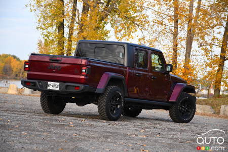 2022 Jeep Gladiator Willys red