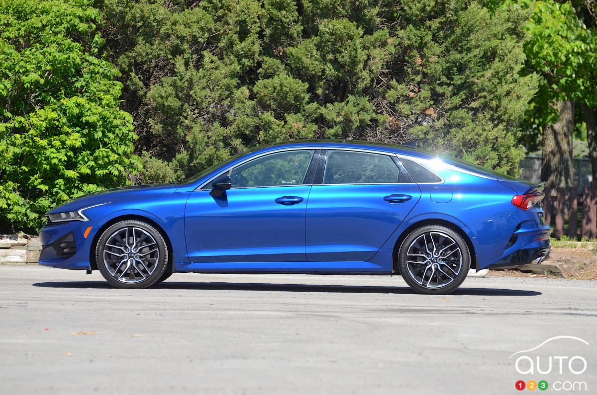 Kia K5 GT 2021, profil