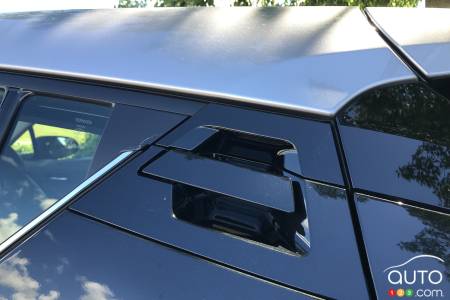2020 Toyota C-HR, rear door handle