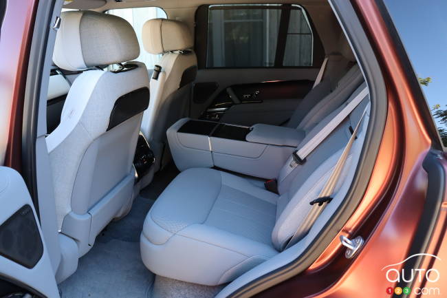 2023 Land Rover Range Rover PHEV - Second-row seating