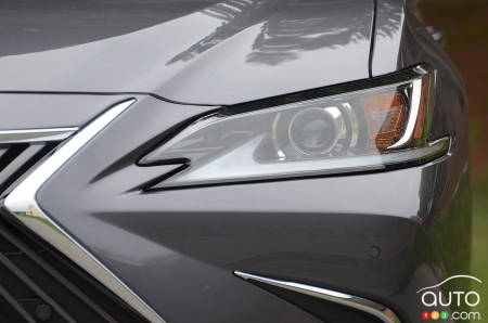 Lexus ES 250 AWD 2021, phare