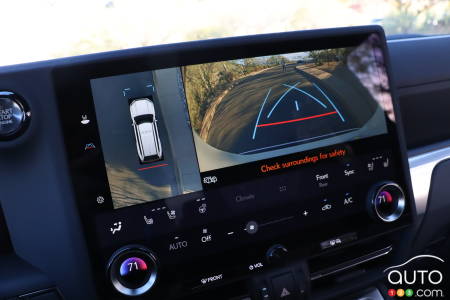 Multimedia screen of 2024 Lexus GX550