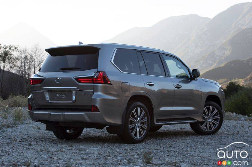 Lexus LX 570, trois quarts arrière