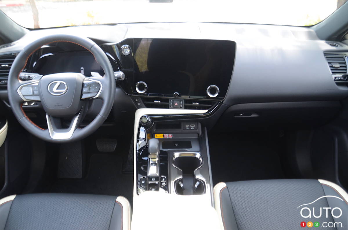 Lexus NX 2022, intérieur