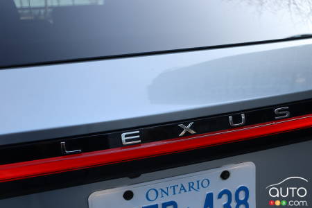 2023 Lexus RX500h, letras en la tapa del baúl