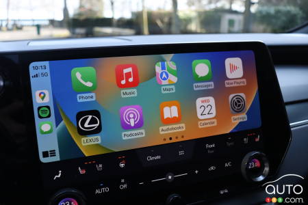 2023 Lexus RX500h touchscreen