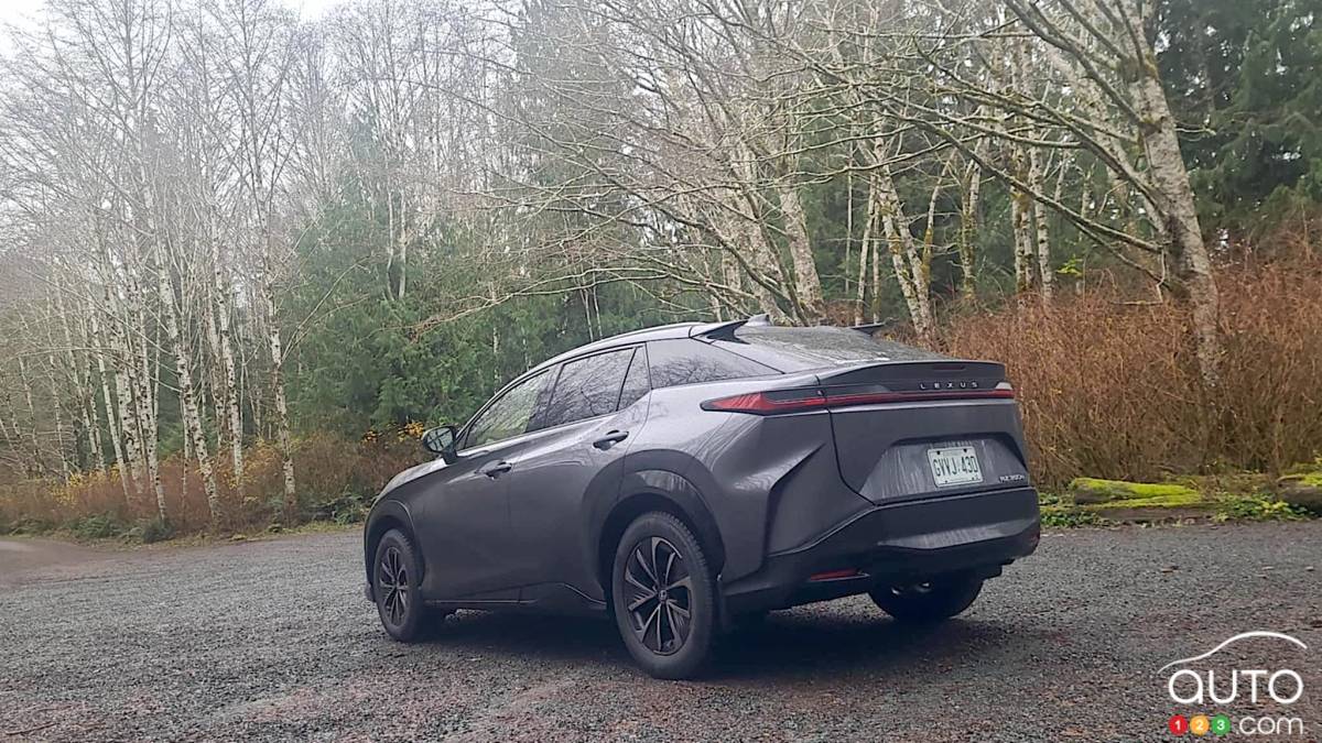 Lexus RZ 2026, trois quarts arrière