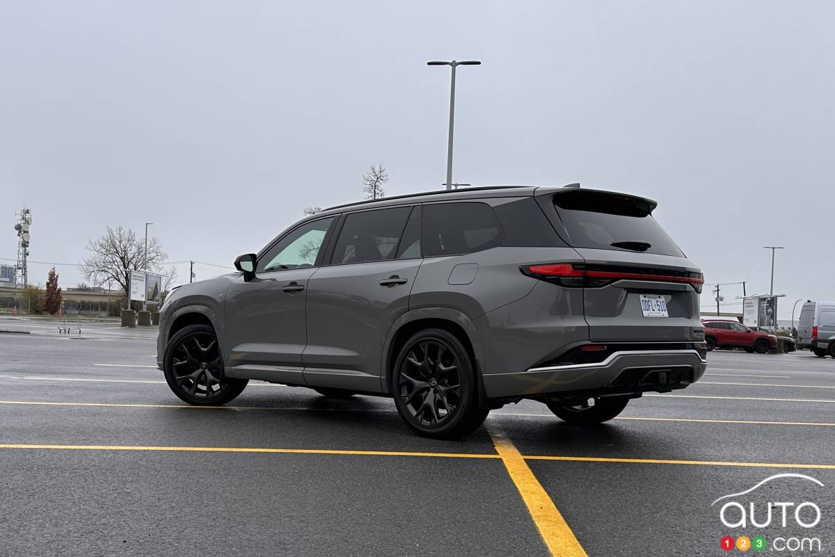 Lexus TX 500h 2026, trois quarts arrière