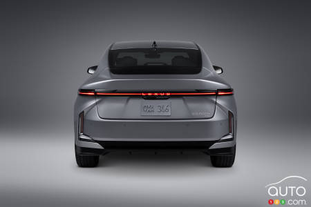 La Lexus ES 500e 2026, arrière