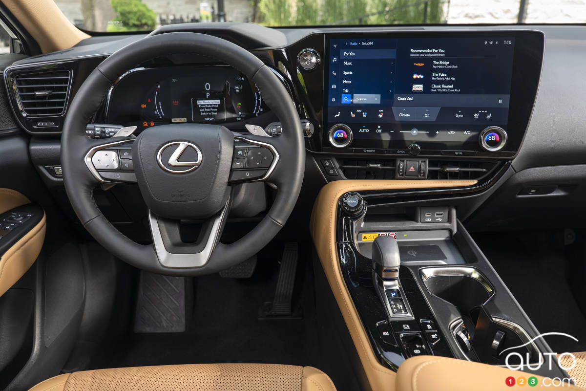 Lexus NX 2022, intérieur