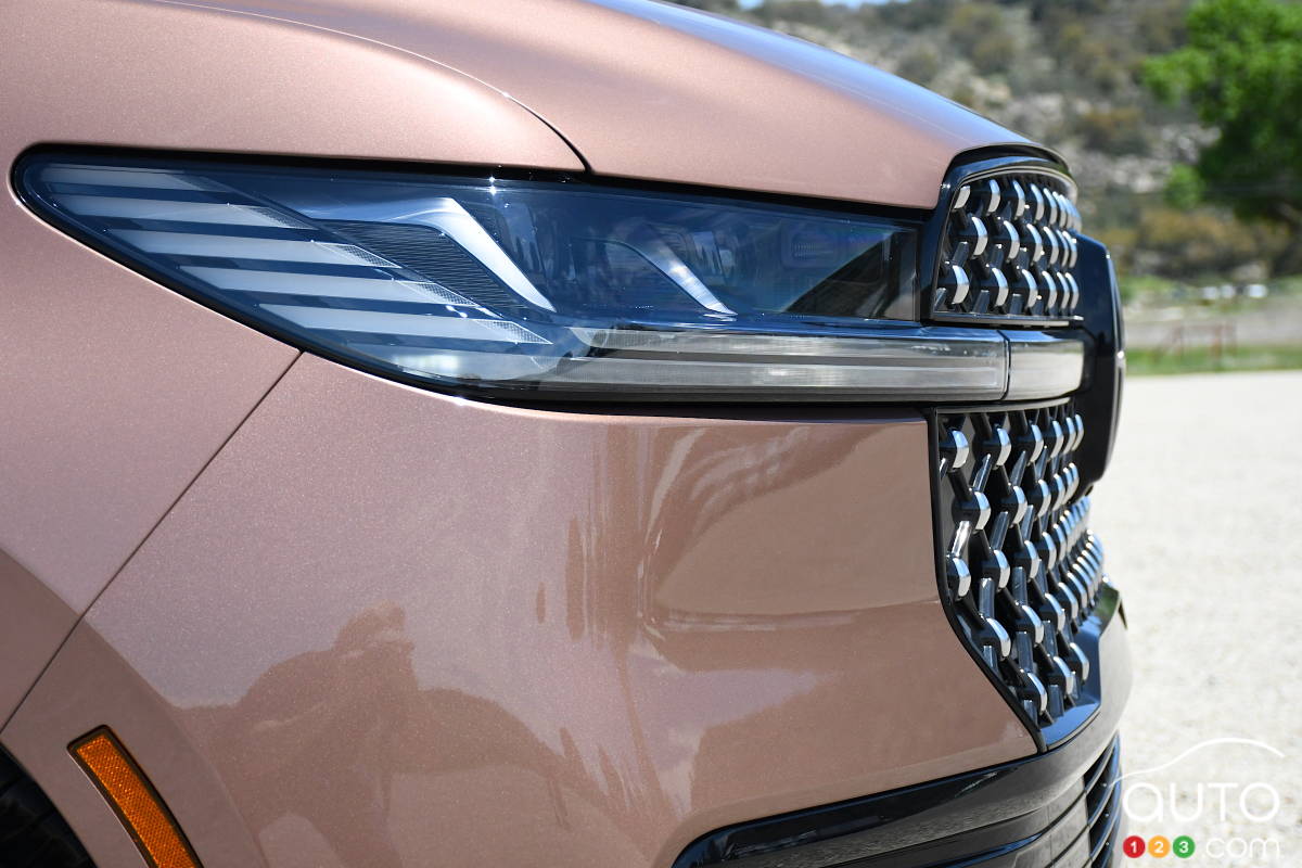 Lincoln Navigator 2025, phare