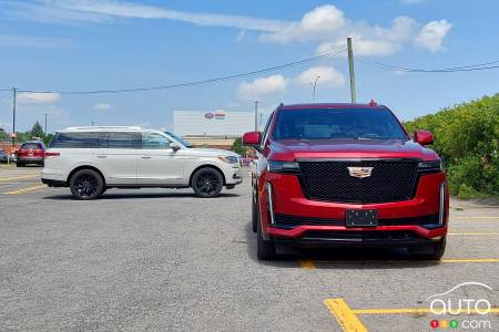 2022 Lincoln Navigator and 2022 Cadillac Escalade, profile and front views