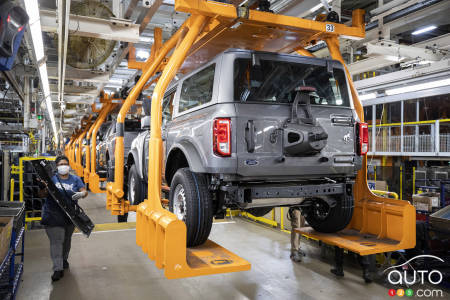A Ford Bronco on the assembly line, img. 3