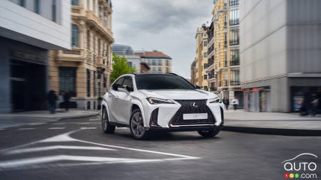 Lexus UX 2023, avant