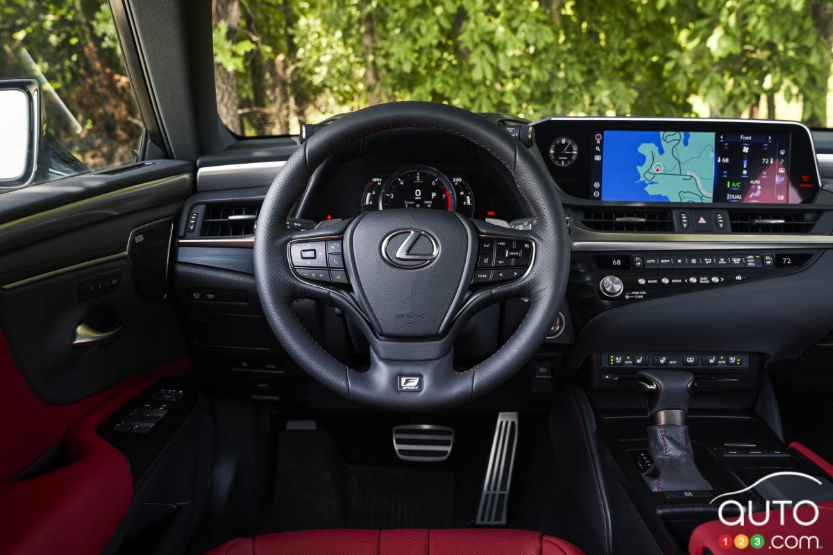 Lexus ES, tableau de bord